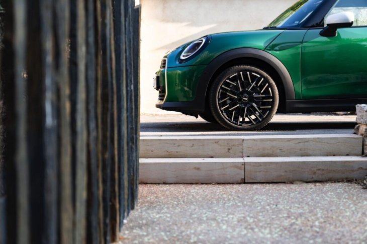 mini cooper c f66: dreizylinder glänzt in british racing green