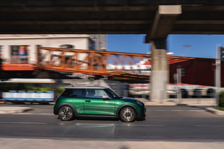 mini cooper c f66: dreizylinder glänzt in british racing green