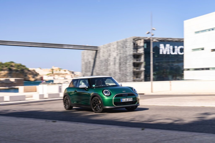 mini cooper c f66: dreizylinder glänzt in british racing green