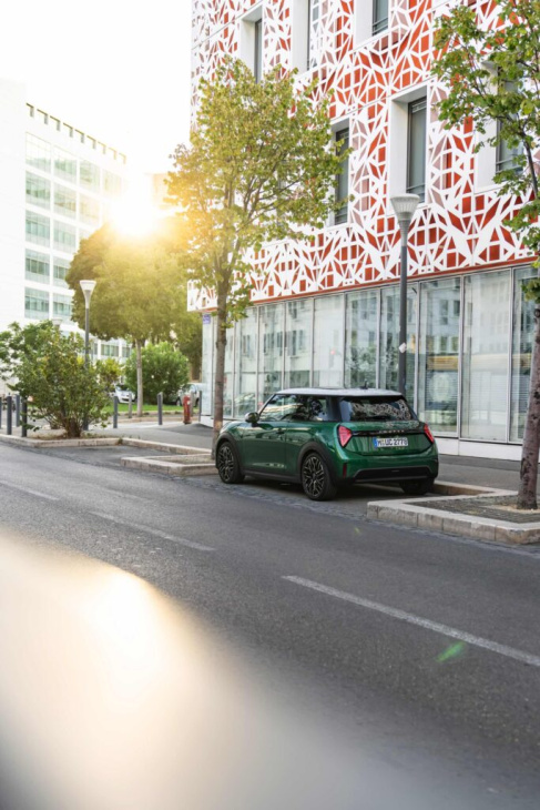 mini cooper c f66: dreizylinder glänzt in british racing green