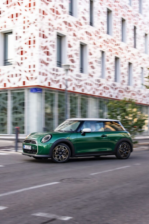 mini cooper c f66: dreizylinder glänzt in british racing green