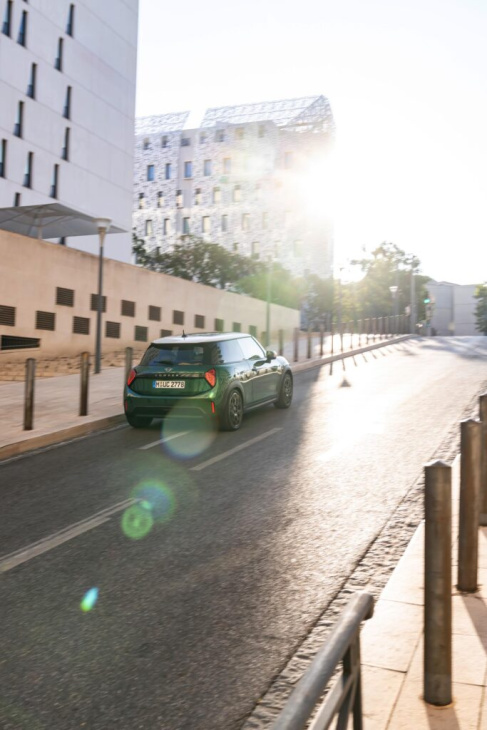 mini cooper c f66: dreizylinder glänzt in british racing green