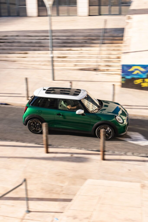 mini cooper c f66: dreizylinder glänzt in british racing green