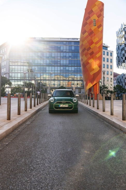 mini cooper c f66: dreizylinder glänzt in british racing green