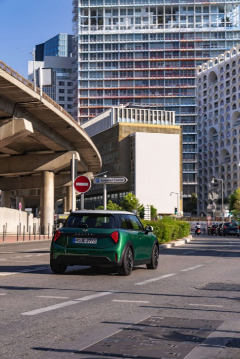 mini cooper c f66: dreizylinder glänzt in british racing green