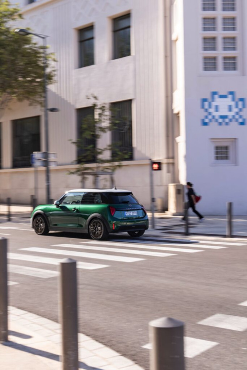 mini cooper c f66: dreizylinder glänzt in british racing green