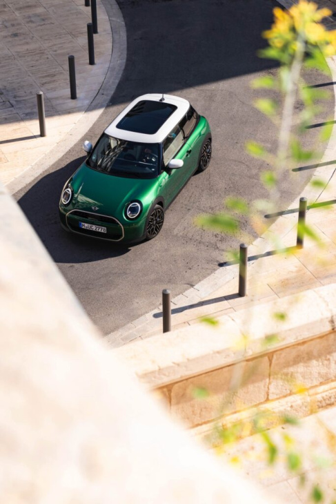 mini cooper c f66: dreizylinder glänzt in british racing green