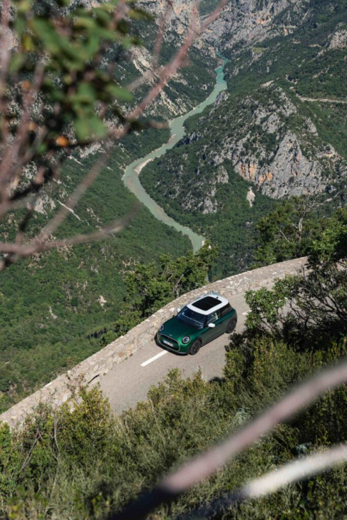 mini cooper c f66: dreizylinder glänzt in british racing green