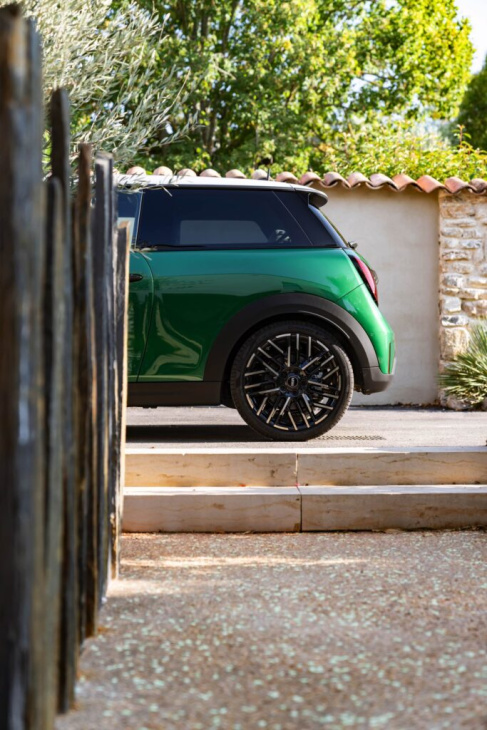 mini cooper c f66: dreizylinder glänzt in british racing green