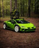 lamborghini huracán sterrato auf vossen wheels mit mountainbike