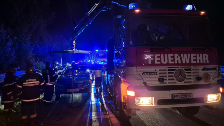 fahrzeug fing flammen