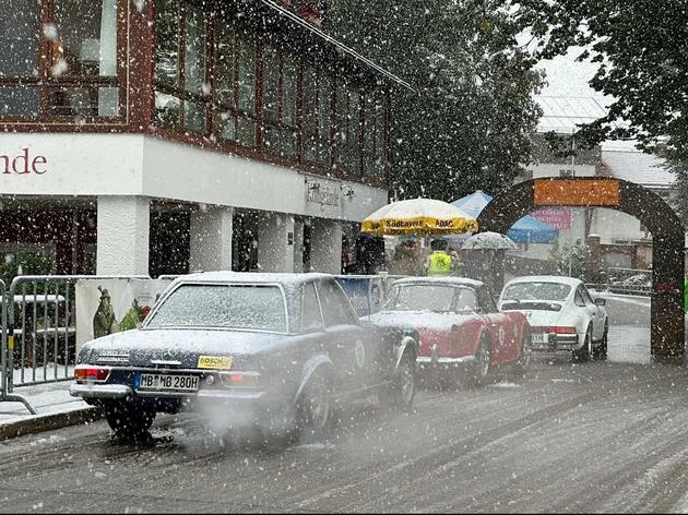 wendelstein historic im schnee: oldtimer trotzen wintereinbruch