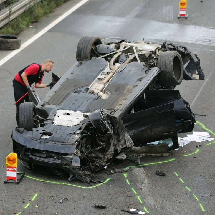 fahrer aus wagen geschleudert – rettungshubschrauber im einsatz