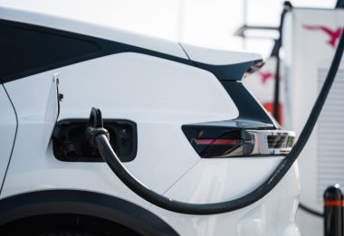 Polestar führt Plug & Charge bei Elektroautos ein