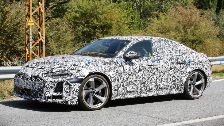 audi rs 5 limousine (2025) erwischt: kommt ein plug-in-hybrid?