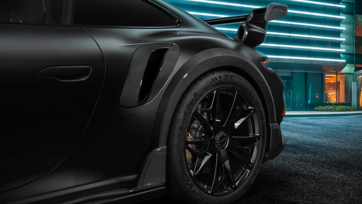 techart sieht schwarz: der porsche 911 turbo monochrome