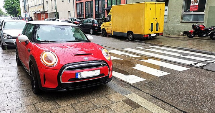 warnblinkanlage falsch genutzt? das kostet es autofahrer jetzt teuer