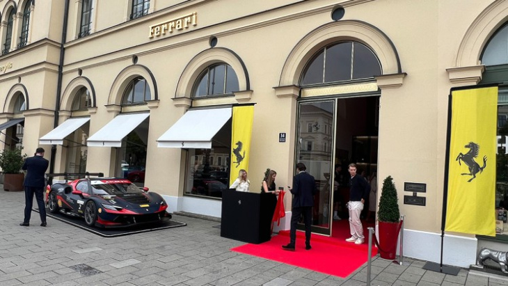 neuer showroom in münchen: ferrari löst maserati am odeonsplatz ab