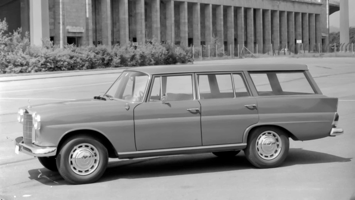 mercedes-benz 200 d universal (1965): kombi vor t