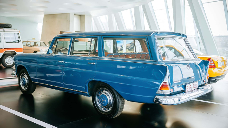 mercedes-benz 200 d universal (1965): kombi vor t