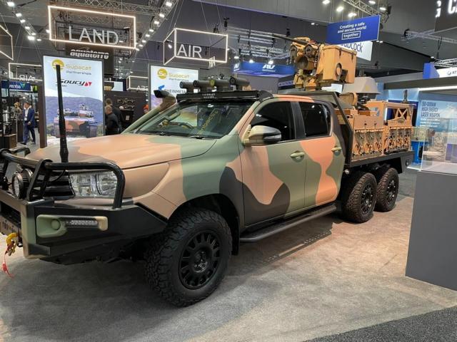 wenn der toyota hilux pickup zum 6×6 militärtruck wird