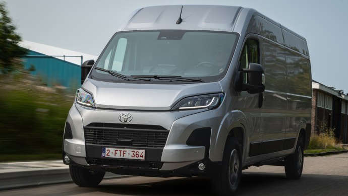 toyota proace max electric: ein europäischer japaner drängt auf den transportermarkt