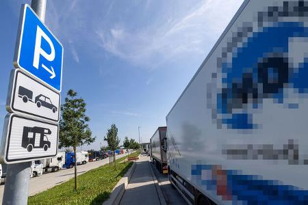 kaum parkplätze auf autobahnrastanlagen für camper