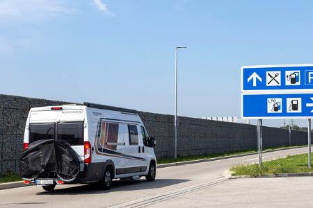 kaum parkplätze auf autobahnrastanlagen für camper