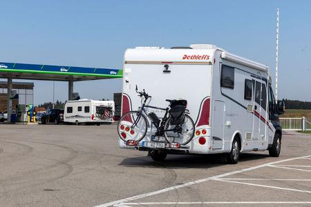 kaum parkplätze auf autobahnrastanlagen für camper