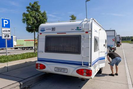 kaum parkplätze auf autobahnrastanlagen für camper