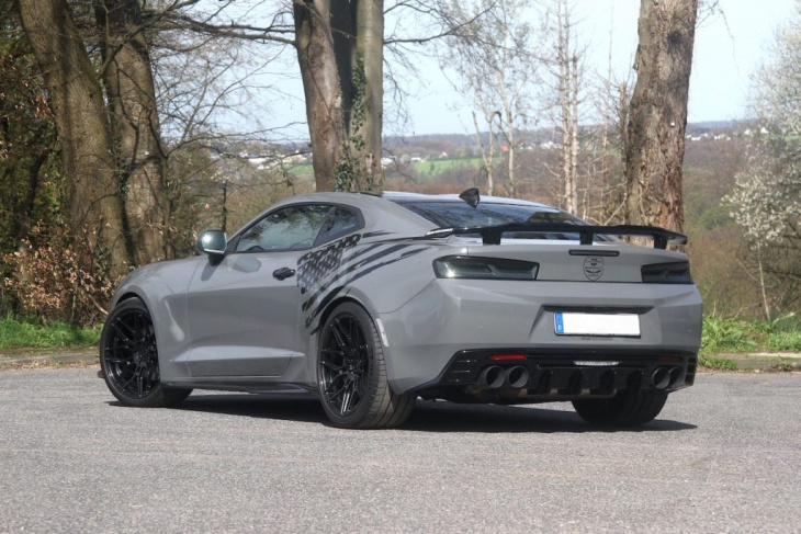 camaro 6.2 v8 mit slystyle-upgrade auf zl1-look