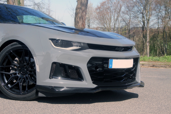 camaro 6.2 v8 mit slystyle-upgrade auf zl1-look