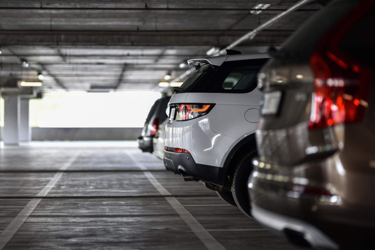 18 euro für eine stunde: paris macht das parken für suv drastisch teurer