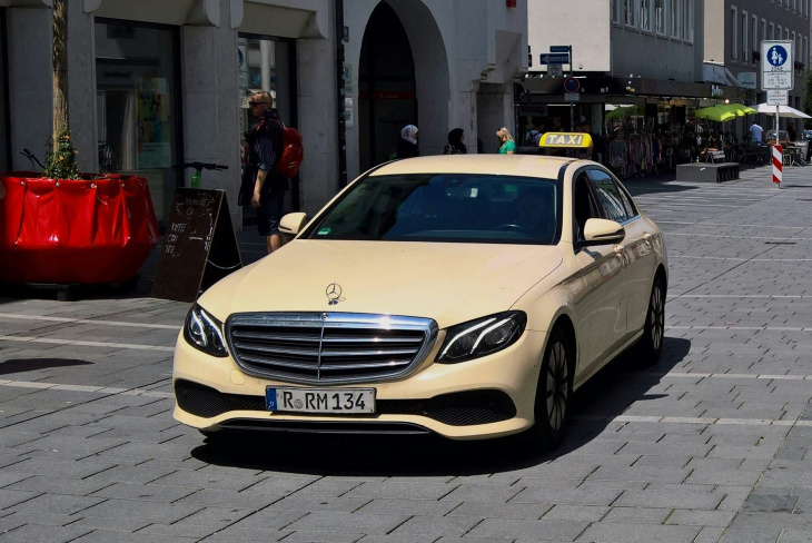 auto-konzern auf rückzug: es gibt immer weniger mercedes-taxis – passt nicht zu „luxusanspruch“