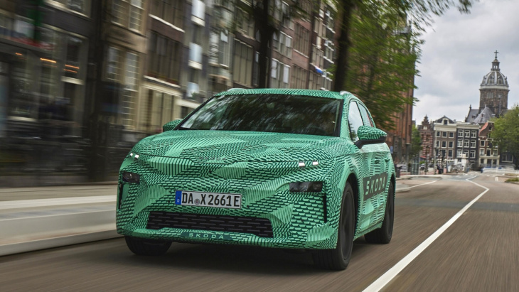 dieses e-auto ärgert vw, seat und selbst tesla: škoda elroq im test