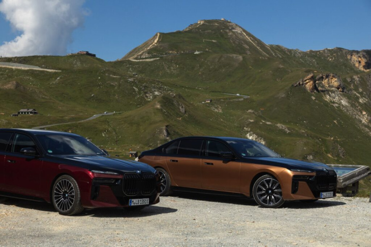 aventurinrot & schwarz: bmw i7 m sport pro im two-tone-look