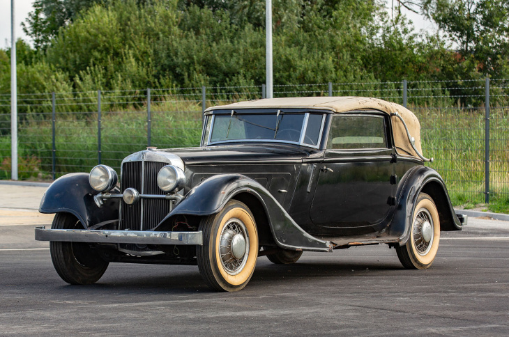 riesige oldtimer-sammlung auf dem schrottplatz zu verkaufen