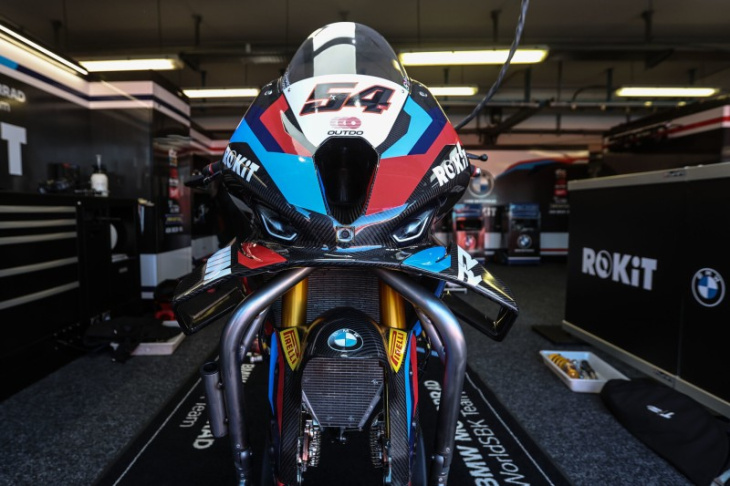 bmw m1000rr: wie die bmw-elektronik in der wsbk 2024 zum joker wurde