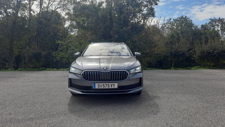 bildstrecke: der neue skoda superb im test