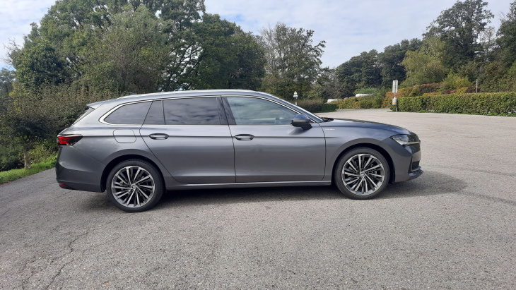 bildstrecke: der neue skoda superb im test