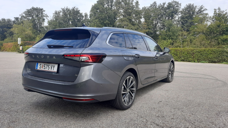 bildstrecke: der neue skoda superb im test