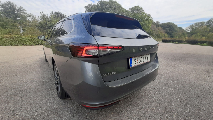 bildstrecke: der neue skoda superb im test