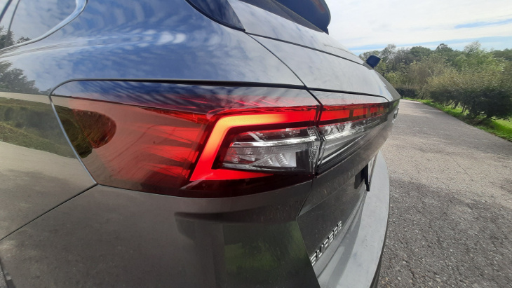 bildstrecke: der neue skoda superb im test