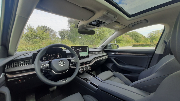 bildstrecke: der neue skoda superb im test