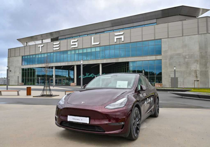 autoscout24: suv im trend - tesla model y dominiert, aber mit wertverlust