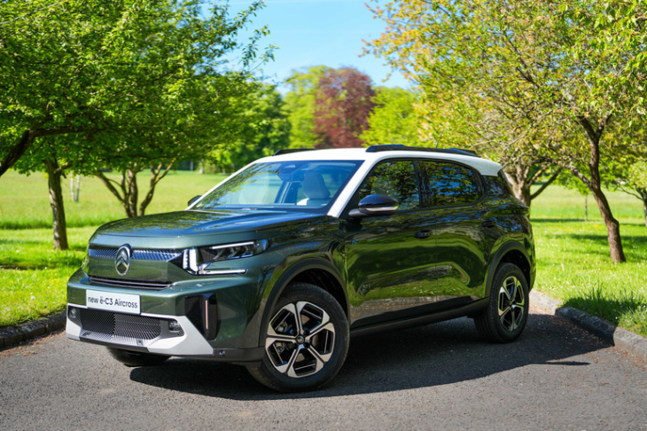 createur d'automobile citroen beim pariser autosalon 2024