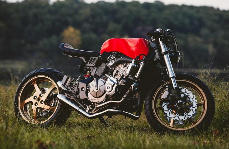 „rosso corsa“ – eine honda cb600f hornet im ferrari-style