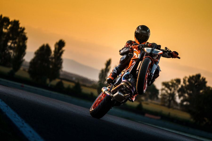 2022 ktm 1290 super duke r & super duke r evo!