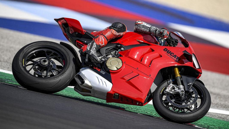 kann einfach alles besser: ducati panigale v4 & v4 s (2022)