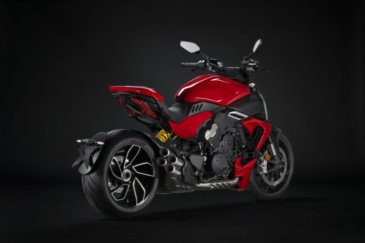 2023 ducati diavel v4: stramme v4-power dank 168 ps!